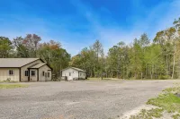 Woodsy + Secluded! Amish Country Retreat in Hartly - Apartments