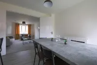 The Haven – Modern 4-Bed Home with Garden