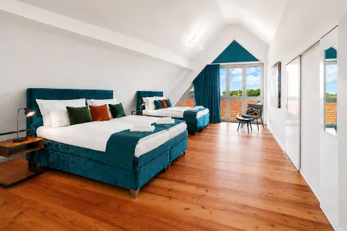 HELLOFLATS: Luxury Penthouse / Balcony / Parking / Center / Therme / MUC Airport