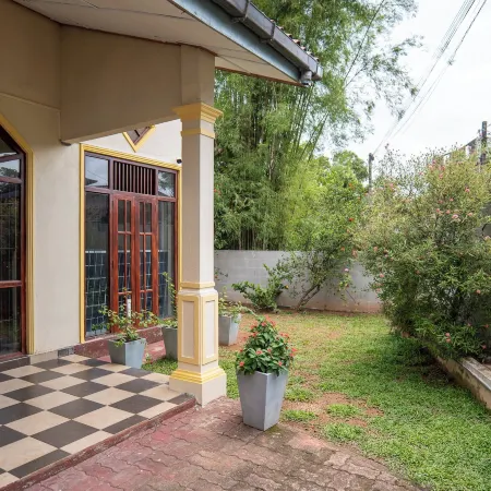 Kethmi Holiday Home