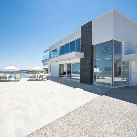 KO1 with Breathtaking Sea Views