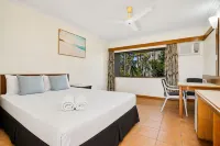 The Reef Motel - Motels