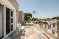 Elegant 4-Bedroom House Rental in Cape Town - Homestays