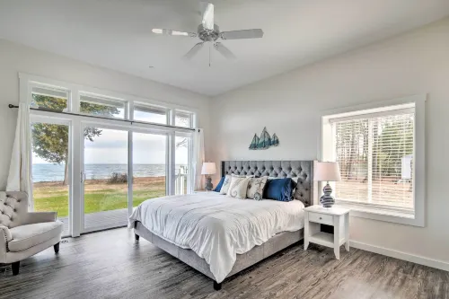 Waterfront Scotland Beach Retreat w/ Private Beach - parking