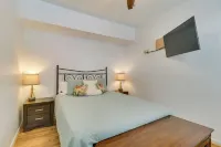 Downtown Marlinton Vacation Rental Apartment! -  Privatzimmer