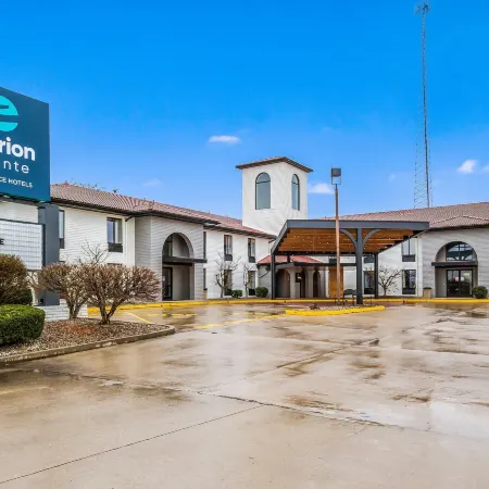 Clarion Pointe Richmond North Near University