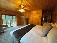 Pet Friendly! Private Lot, Only 1 Mile to Main St. Hot Tub, Pingpong, Fire Pit - 4-Star