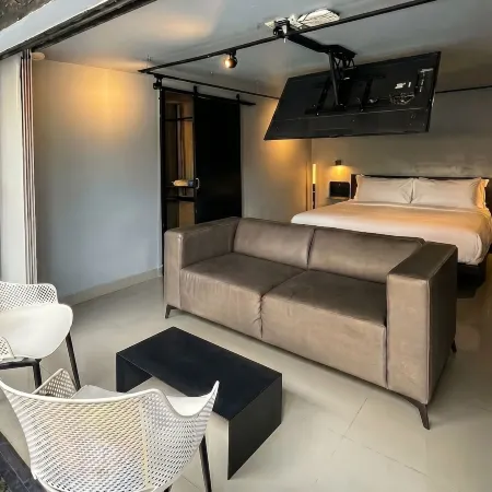 Hostel Joy Cll 85