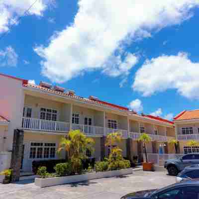 2-bedroom Gated Oasis with parking andPool Hotel Exterior