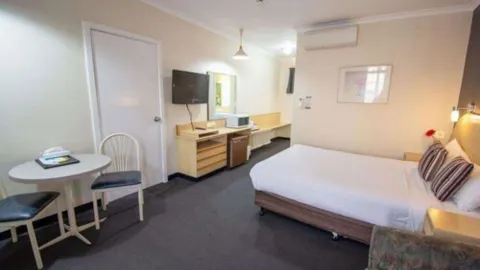 The Mid City Motor Lodge in Orange