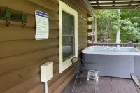 Hillside: Cosby 'Cozy Cove' Cabin w/ Hot Tub - Wifi