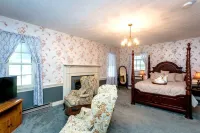 The Buckhorn - Lodging & Event Venue - balcony