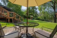 The Meadowlark - Midcentury Gem Minutes From Campus 3 Bedroom Home - 4 tähden