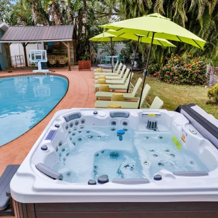 Sleeps 20 Heated Pool Pickleball Hot Tub Fire Pit