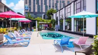 The Verb Hotel - Swimmingpools