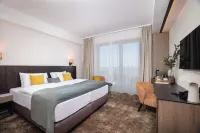 Montello Hotel - balcony