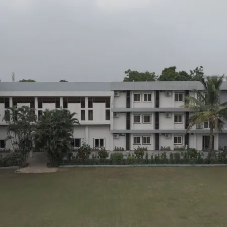 Pujari Park Hotel and Banquet Raipur