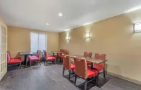 Extended Stay America Suites - Chicago - Lombard - Yorktown Center - Parking