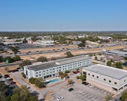 Wingate by Wyndham Round Rock Hotel & Conference Center Hotels near Stella Park