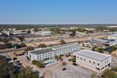 Wingate by Wyndham Round Rock Hotel & Conference Center Hotels in Round Rock