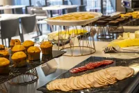 Ola Santiago Providencia, Tapestry Collection by Hilton - breakfast