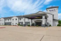 Spark by Hilton Mansfield - Pools