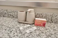 Luxury 2BR 2BA King Beds Houston Stay Fast Wi-Fi - 2-Star