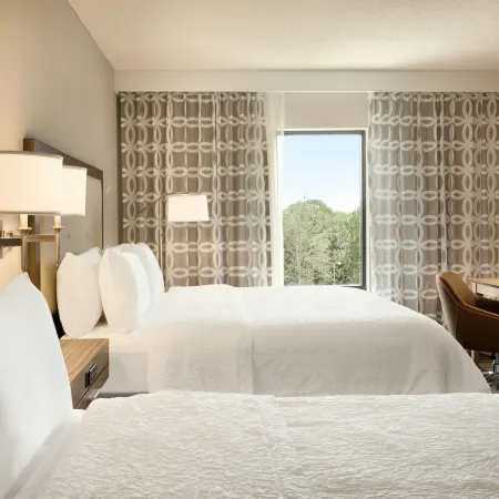 Hampton Inn & Suites Largo