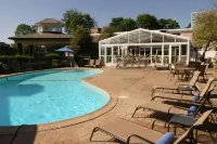 Norwalk Inn & Conference Center - Pools