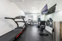 Hotel Chicago West Loop, SureStay Collection by Best Western - Gym
