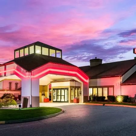 Red Roof Plus+ & Suites Knoxville West - Cedar Bluff