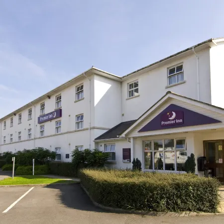 Premier Inn Cheltenham Central (West/A40) Hotel