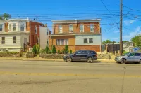 Colorful & Convenient Darby Apt, 7 Mi to Stadiums! - Apartments