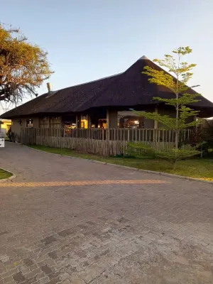 Tlou Safari Lodge - piscina