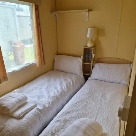 Cosy Caravan 2Br in Sandown Sleeps 4 with Free Parking
