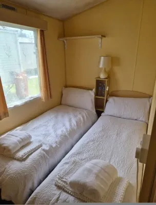 Cosy Caravan 2Br in Sandown Sleeps 4 with Free Parking - 3-Sterne