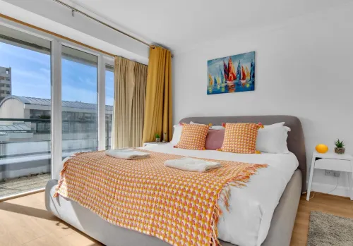 Golden Sunset House Free Parking | By My Getaways - 2-Star