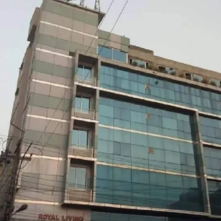 Royal Living Hotel & Suites