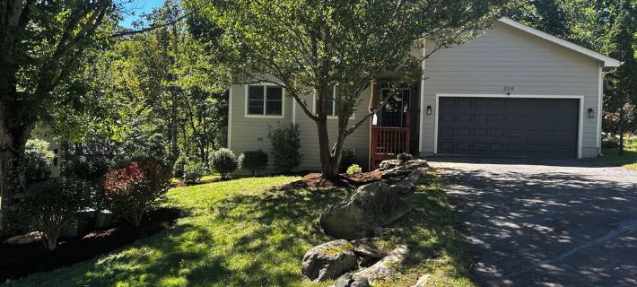 Relaxing retreat on Otter Falls with views of Grandfather Mountain. Hotele w: Seven Devils