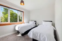 The Milburn-sleeps6-enclosedgarden-nearglasgow - 2-Star