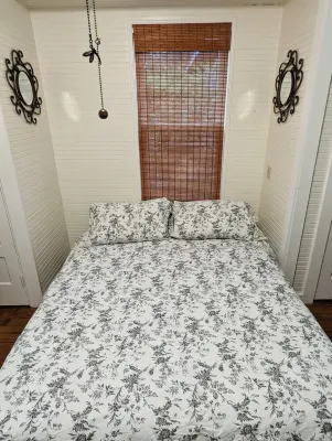 Charming bungalow near downtown Round Rock! High speed Wi-Fi! - 4 tähden