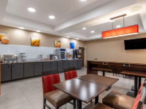 Comfort Inn & Suites Millbrook-Prattville Hotels in Millbrook