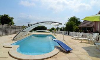 Cosy House with Private Pool in Folleville