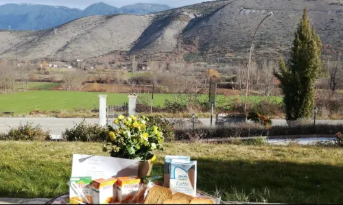 Casale con 8 appartamenti autonomi-A 4 km da Sulmona