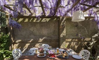 A Path of Relaxation and History Between Vineyards and Olive Trees