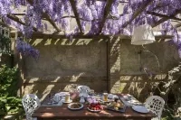Un percorso di relax e storia tra vigneti e ulivi