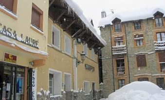 Hotel Navarro - Housity