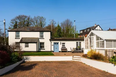 The Cottage - Characterful, Coastal Family Home with New Hot Tub Hotels near Dawlish Warren