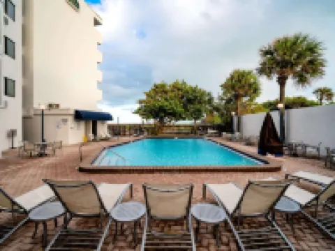 La Quinta Inn & Suites by Wyndham Cocoa Beach Oceanfront Hotels in Cocoa Beach