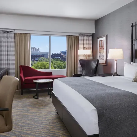 The Inn at Penn, A Hilton Hotel Отели рядом с достопримечательностью «Истерн Стэйт Пенитэншери»